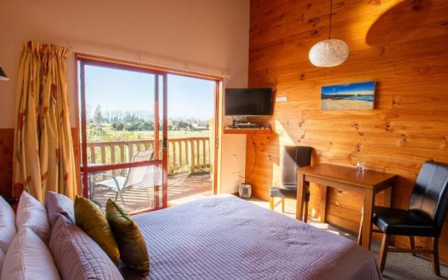 Abel Tasman Ocean View Chalet