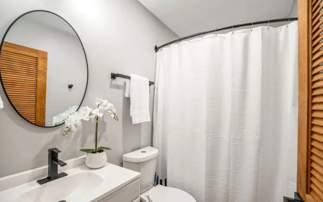 Stylish Studio Near Downtown Attractions
