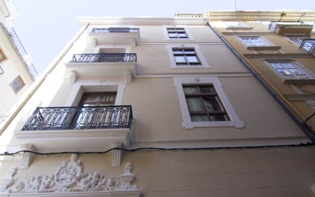 Отель Living Valencia - Corregeria вид на фасад