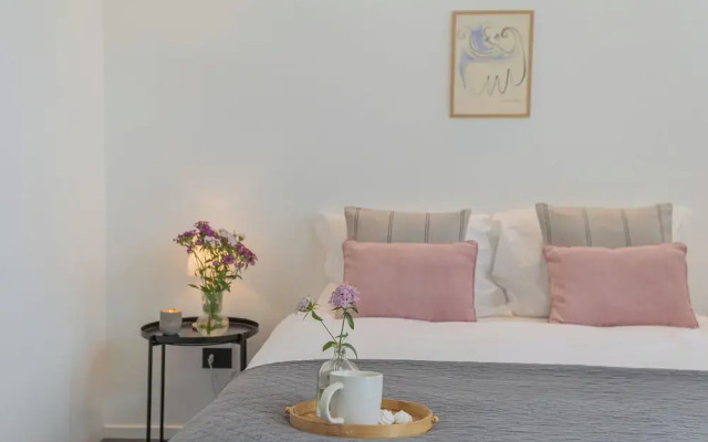 Piccola Como Lotus by Rent all Como