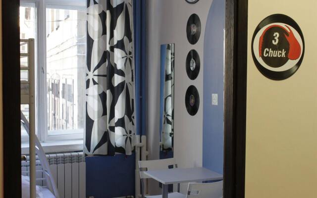 La Guitarra Hostel вид на фасад