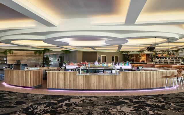 Holiday Inn Warwick Farm by IHG