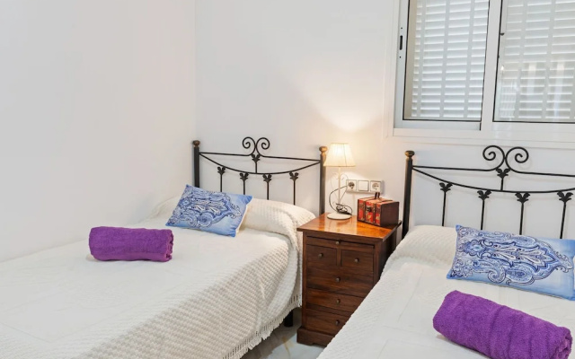 Lovely Holiday Home in Islantilla with Swimming Pool