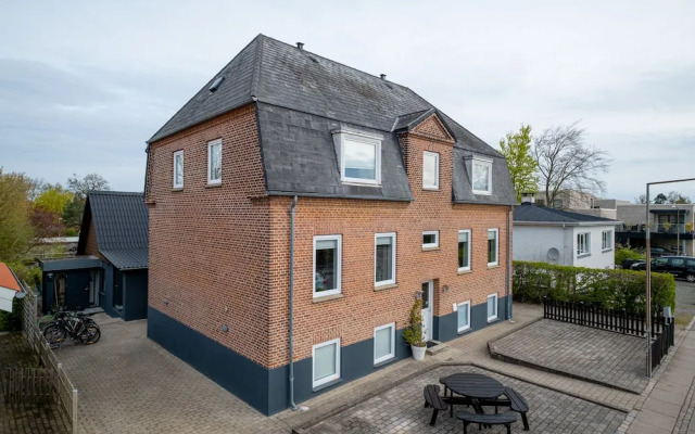 Apartment Sleeps 2 With Free Parking