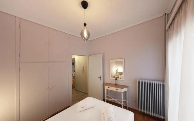 Spacious 3 Bedroom apt near Acropolis museum