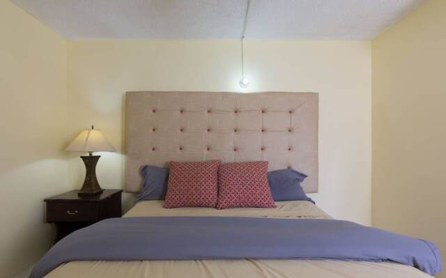 Отель Kgn Most Centrally Located One Bdrm II комната для гостей