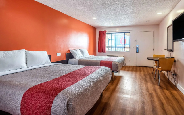 Motel 6 Gardena, CA - South