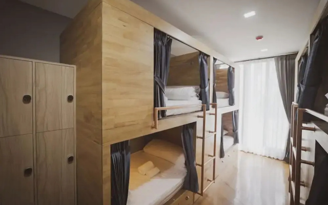 Poshtel 56