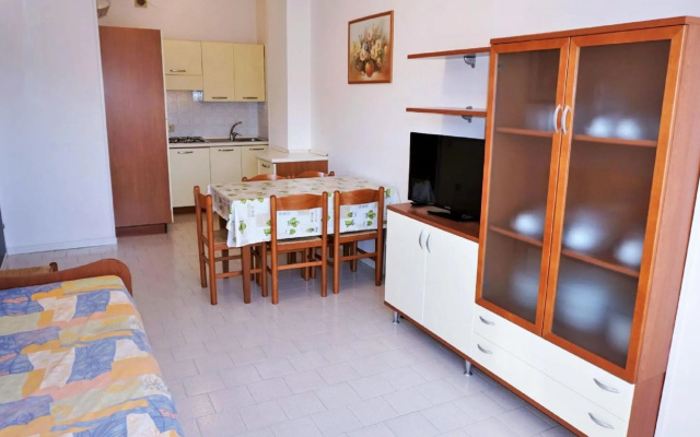 Belvilla by OYO Inviting Apartment With Pool