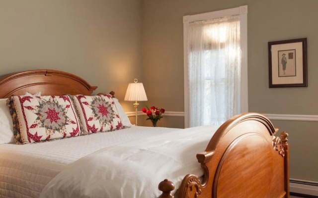 Maple Leaf Inn