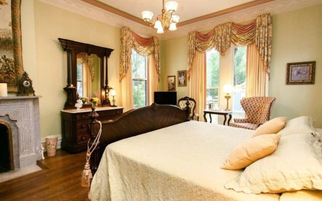 Silas W Robbins House Bed & Breakfast