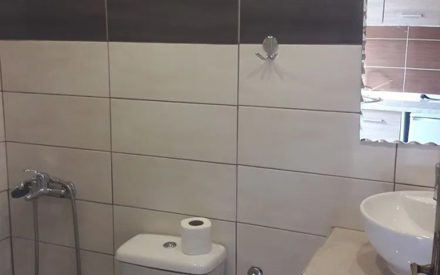Finikas Apartments Polichrono