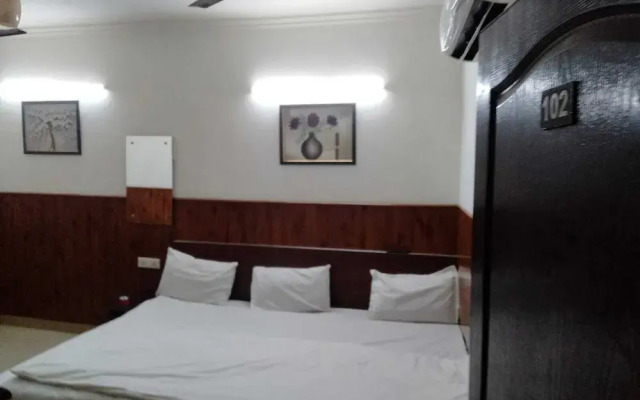 Shri Sai Guest House by OYO Rooms