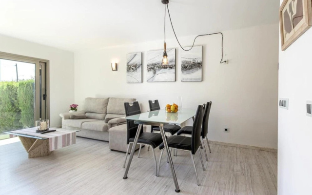 Apartment - 2 Bedrooms with Pool and WiFi - 107876