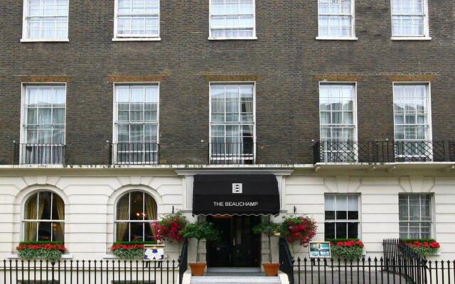 Отель Grange Beauchamp вид на фасад