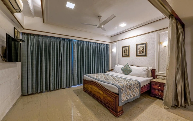 Hotel Regal Enclave