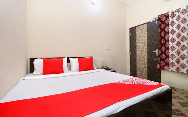 OYO 24992 Shiv House