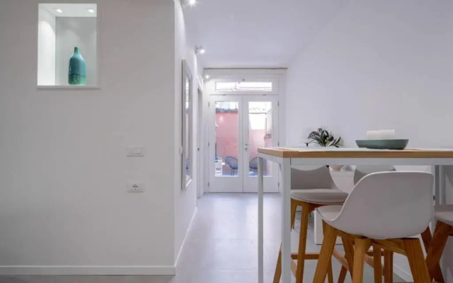 Ormesini Courtyard Apartment