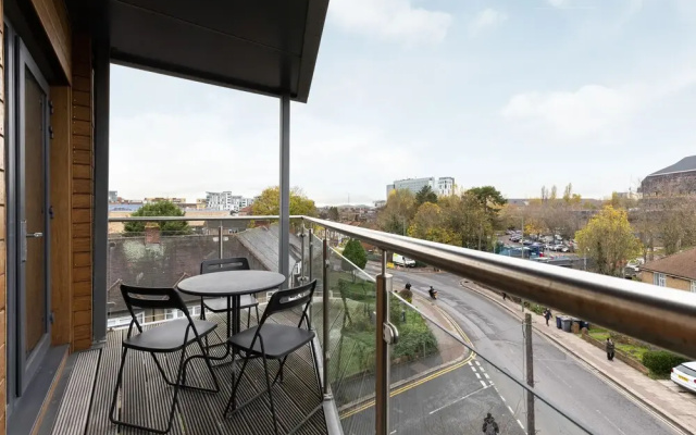Premium 2 Bed Flat near Colindale Station