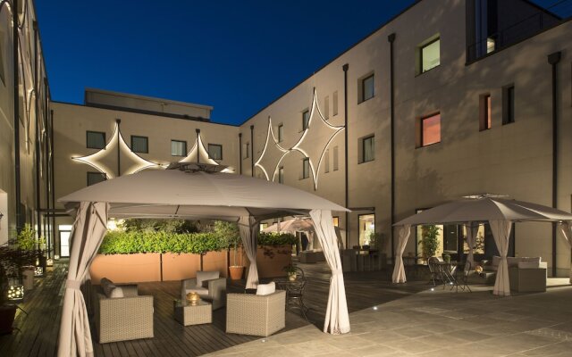 NEO Hotel in Bresso, Italy from 147$, photos, reviews - zenhotels.com hotel front