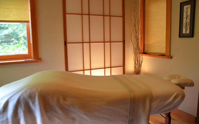 Shades of Jade Inn and Spa
