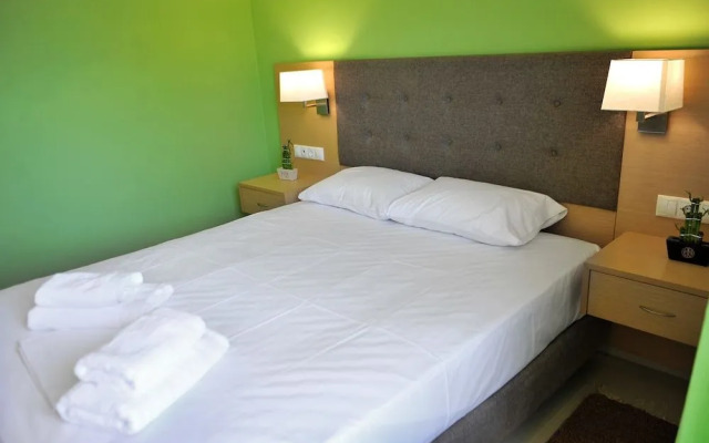 Vliho Bay Suites & Apartments