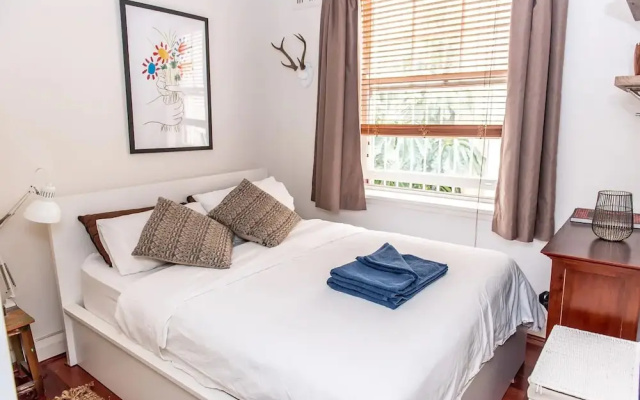 Chic Quiet Apt Close to Everything H404