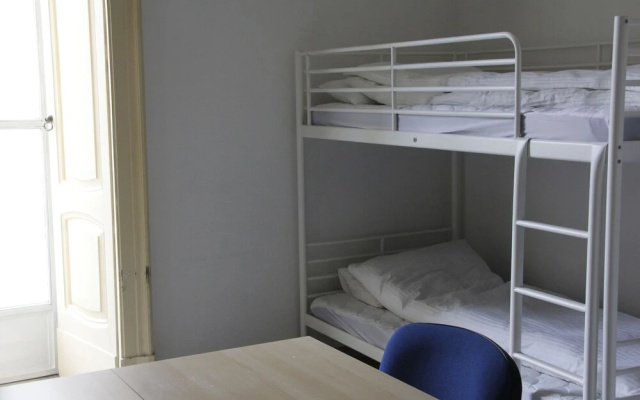Room in B&B - 1bed in Basic 8 Bed Mixed Dorm - Share Bathroom