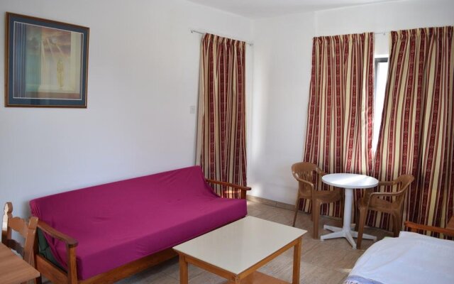 Апартаменты Christothea Apartments комната для гостей