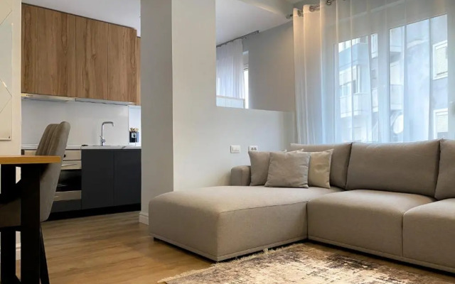 Centrally located Glamorous Bright APT near Bazaar