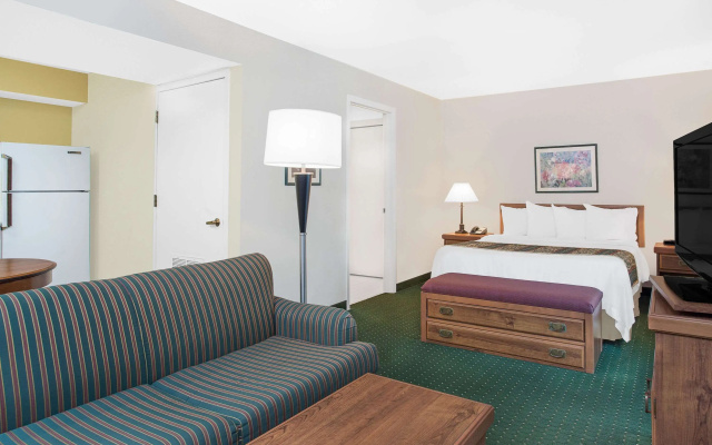 Hawthorn Extended Stay by Wyndham Green Bay
