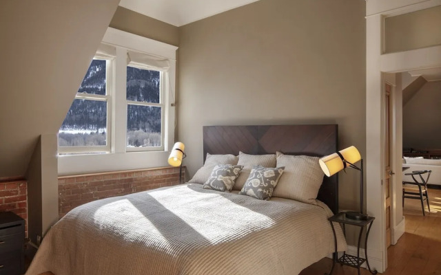 Ajax Loft 1 Bedroom Apts by RedAwning