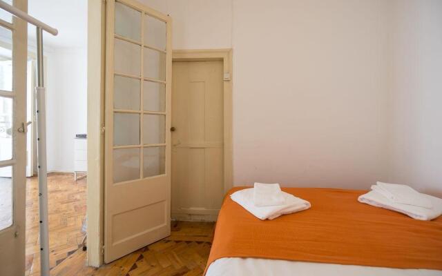 Отель ShortStayFlat Bairro Alto and Bica Португалия, Лиссабон - отзывы, цены и фото номеров - забронировать отель ShortStayFlat Bairro Alto and Bica онлайн комната для гостей