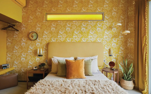 MOOD HAUS by DW - 70's Retro Stays
