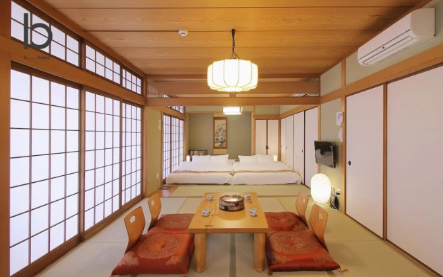 3 Bedroom Japanese apartment for 11 people 201