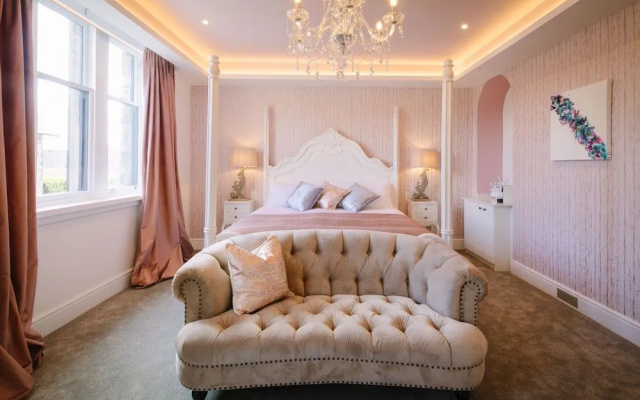 Absoluxe Suites