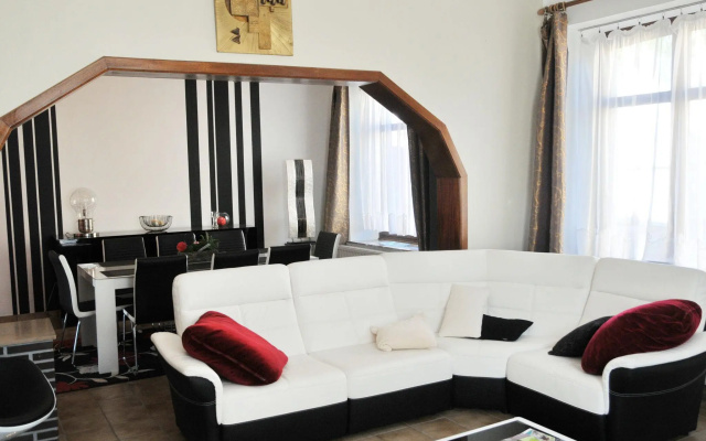 Holiday Home in Bastogne With Sauna & Bubble Bath