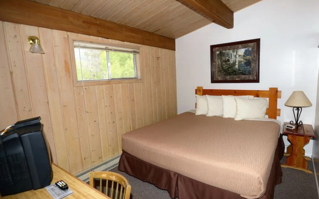 Western Riviera Lakeside Lodging
