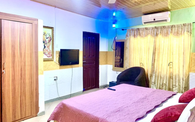 Sundowner Lodge