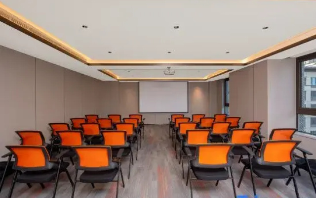 Holiday Inn Express CHONGQING CIQIKOU ANCIENT TOWN by IHG