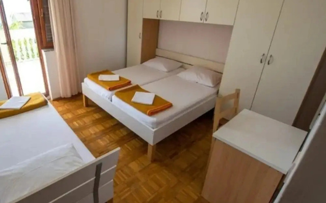 3-person Apartment in Starigrad