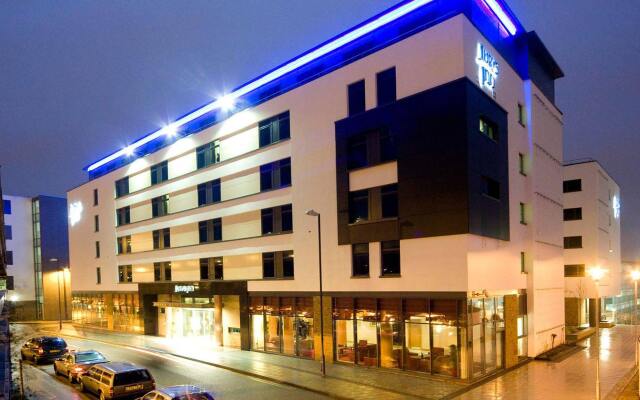 Отель Jurys Inn Brighton вид на фасад