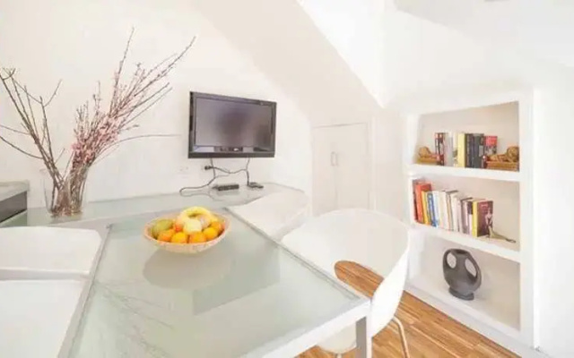 Apollo Apartment