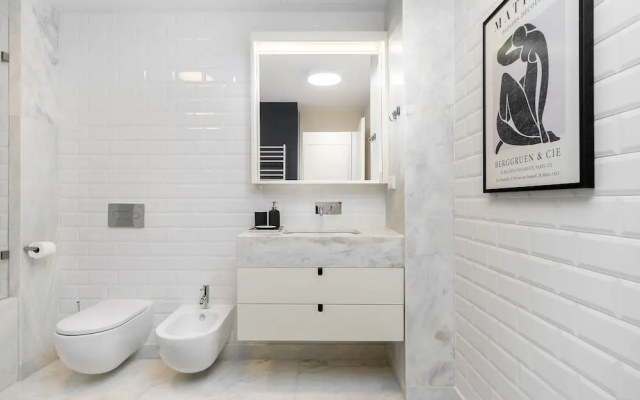 Prime Location Contemporary Luxury Apartment W/ Ac & Elevator