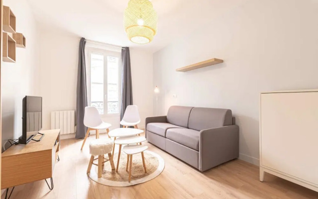 Luminous and Design Appt Close to Paris