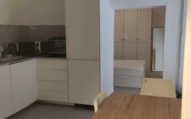 AF4 - Basic studio apartment
