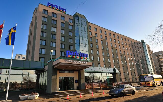 Отель Park Inn by Radisson Poliarnie Zori, Murmansk Мурманск вид на фасад