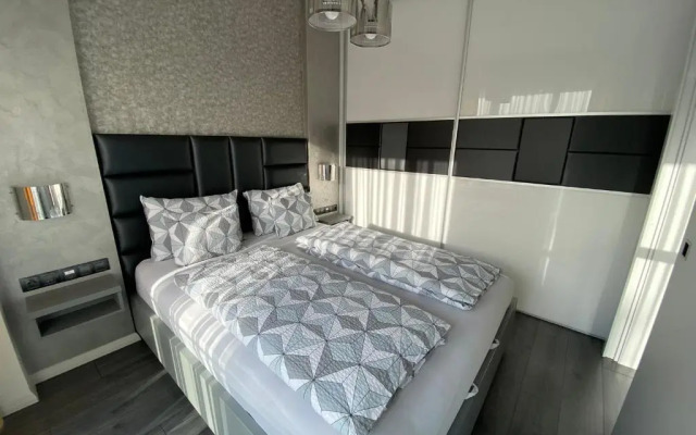Noir Silvery Apartman