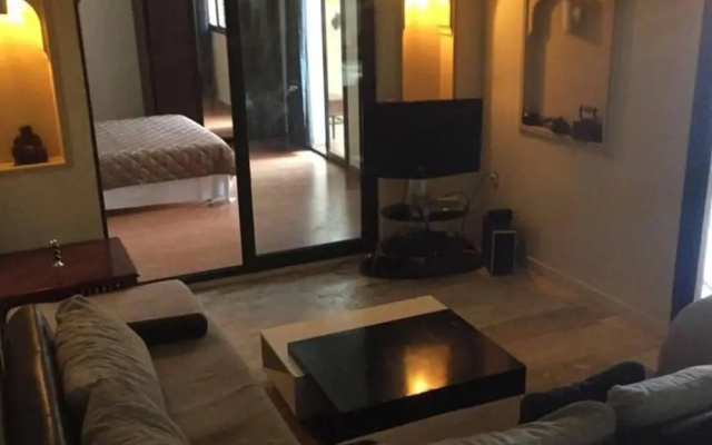2 Bed Flat - Sleeps 6 - Hottub - Parking - Wifi