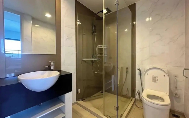 Large High Floor, Best Pool and Great Location